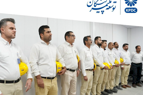 تجلیل از پرسنل ایمنی و آتشنشانان شرکت توسعه پلیمر کنگان به مناسبت هفتم مهرماه