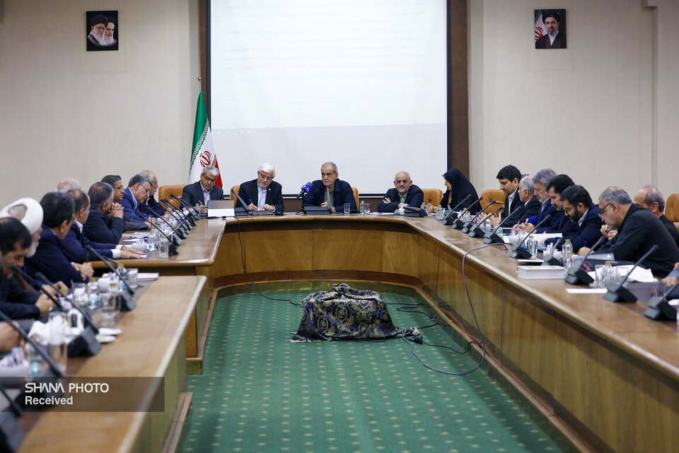 رئیسجمهوری: اصلاح الگوی مصرف انرژی راهکاری برای تداوم فعالیتهای تولیدی است