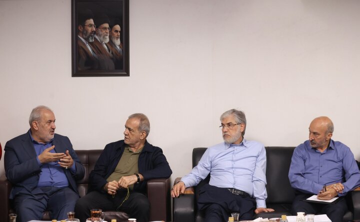 در جلسه شورای هماهنگی دولت و دانشگاه به ریاست پزشکیان احکام اجرایی ۳۲ راهبرد مدیریت بحران آب به دستگاههای مسئول ابلاغ شد