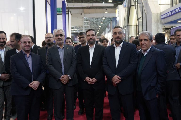 نشست مدیرعامل پازارگاد با مدیران عامل شرکتهای پتروشیمی منطقه پارس در سومین نمایشگاه پتروکم