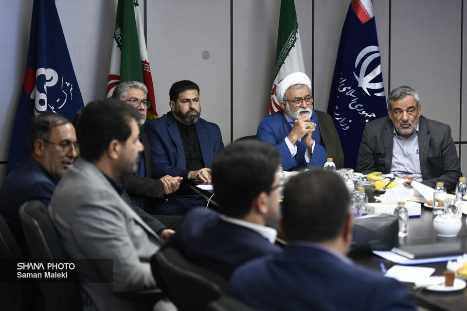 مجلس بهطور جدی پیگیر حل مشکلات کارکنان صنعت نفت است