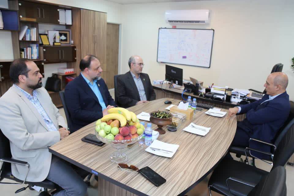 در جریان بازدید هیئت پارک علم و فناوری گیلان از شرکت داروسازی «بهوران» در شهر صنعتی رشت؛ گرهگشایی از چالشهای تولید دارو با ظرفیت فنبازار ملی و هوش مصنوعی