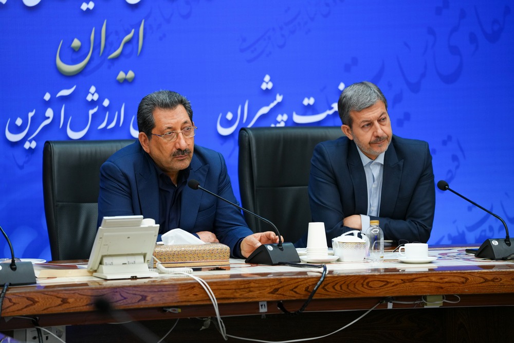 اتابک: کالاهای اساسی و تولید در اولویت تخصیص ارز قرار دارند