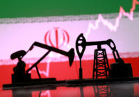 نفت در تله ژئوپلیتیک؛ جنگ ایران و ضعف اقتصاد جهانی بازار را در منگه قرار داد
