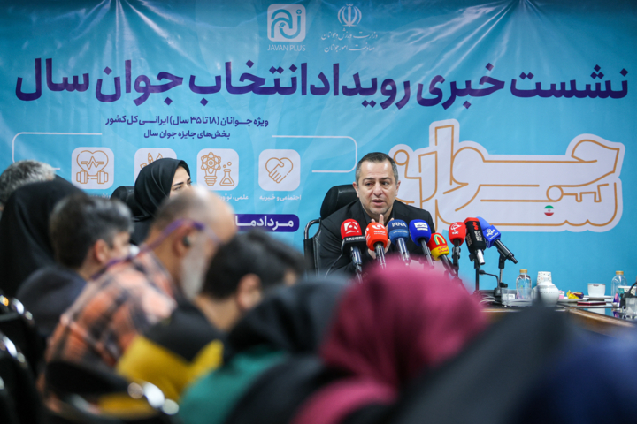 انتخاب برترین‌ها کاملا برپایه آرای مردمی است