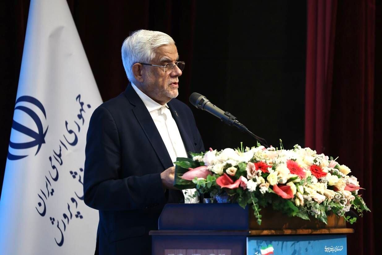 عارف: ایران باید در جمع ۱۰ کشور برتر هوش مصنوعی قرار گیرد