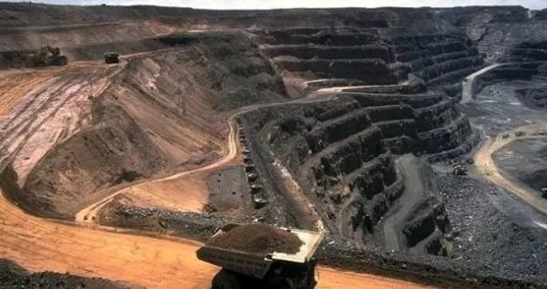 افت ۱۲ میلیون تنی استخراج سنگ‌آهن در سال ۱۴۰۴؛ زنگ خطر برای زنجیره فولاد