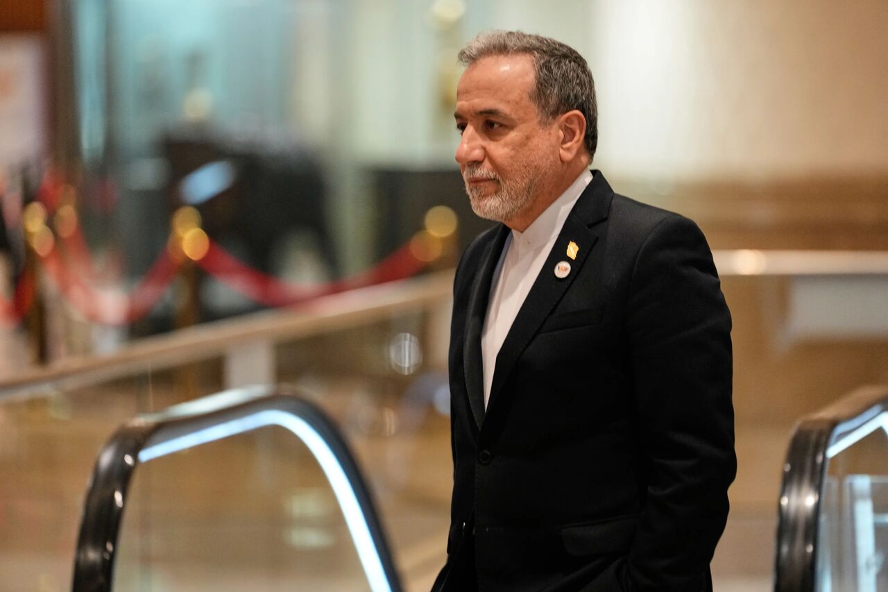 عراقچی: برای رفع موانع عضویت ایران در بانک توسعه نوین بریکس تلاش می‌کنیم