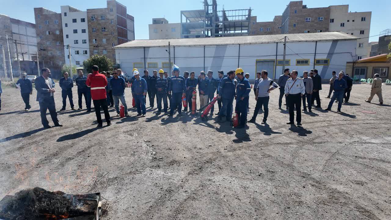 برگزاری مانور آموزشی عملیاتی اطفای حریق در شرکت توزیع برق استان اردبیل با تأکید بر آموزش همگانی
